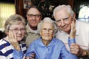 RuthCourtneyat104withchildren   
